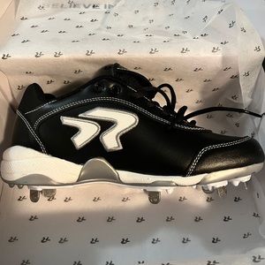 Ringor Dynasty Spike Black/White women’s softball cleats size 8
